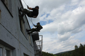 zlaňovanie budovy, airsoft kurz armytraining.sk